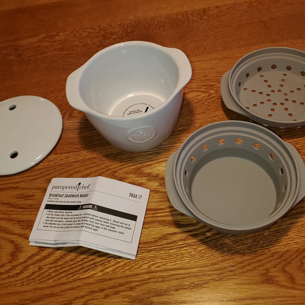 Pampered Chef Breakfast Sandwich Maker McMuffin Ceramic Egg Cooker 2634